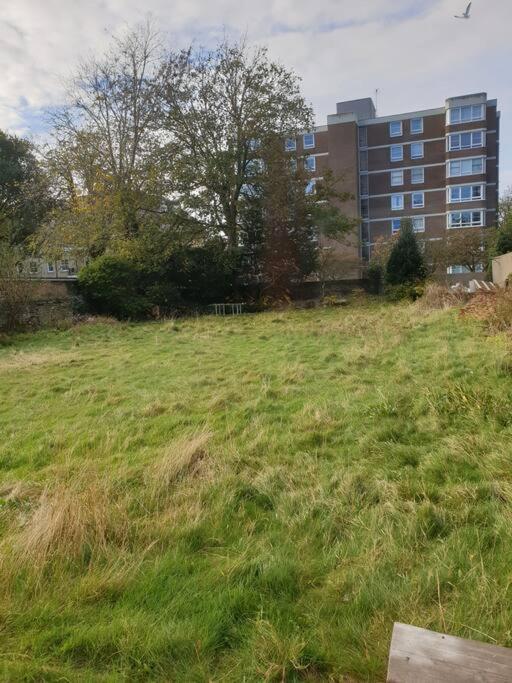 4 Quiet Compact Studio With Garden View - Best Location - Comfortable - Quiet Apartamento Brighton Exterior foto
