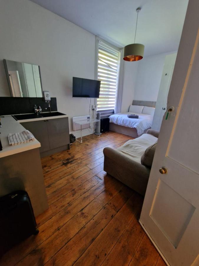 4 Quiet Compact Studio With Garden View - Best Location - Comfortable - Quiet Apartamento Brighton Exterior foto